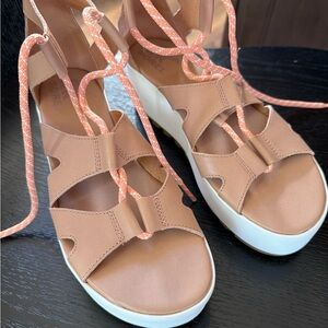 Sorel Tan Sandals with Pink Laces size 7.5